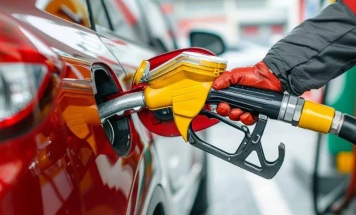 Benzine zam geliyor: Akaryakıt tabelası değişiyor