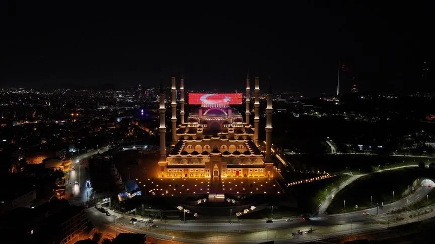 Saat 00.13’te 90 bin camiden sela okundu