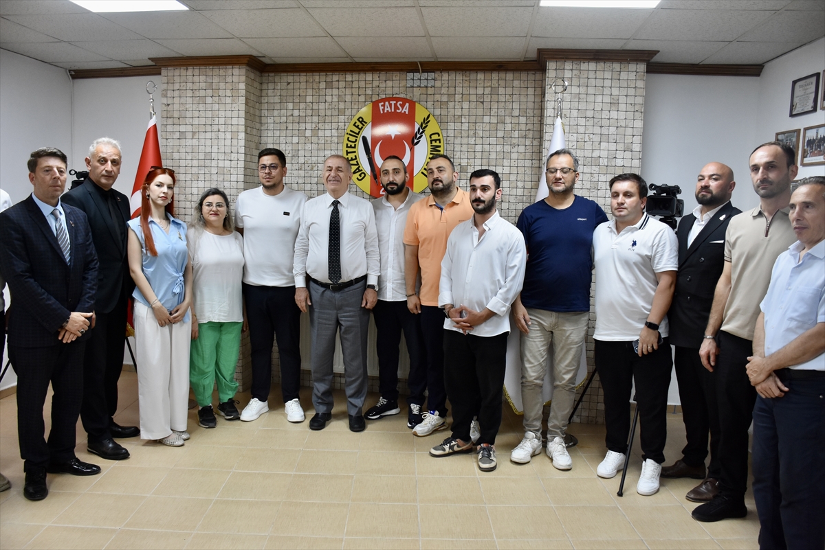 Ümit Özdağ'dan Karadeniz mesaisi: Esnaf ve vatandaşla buluştu