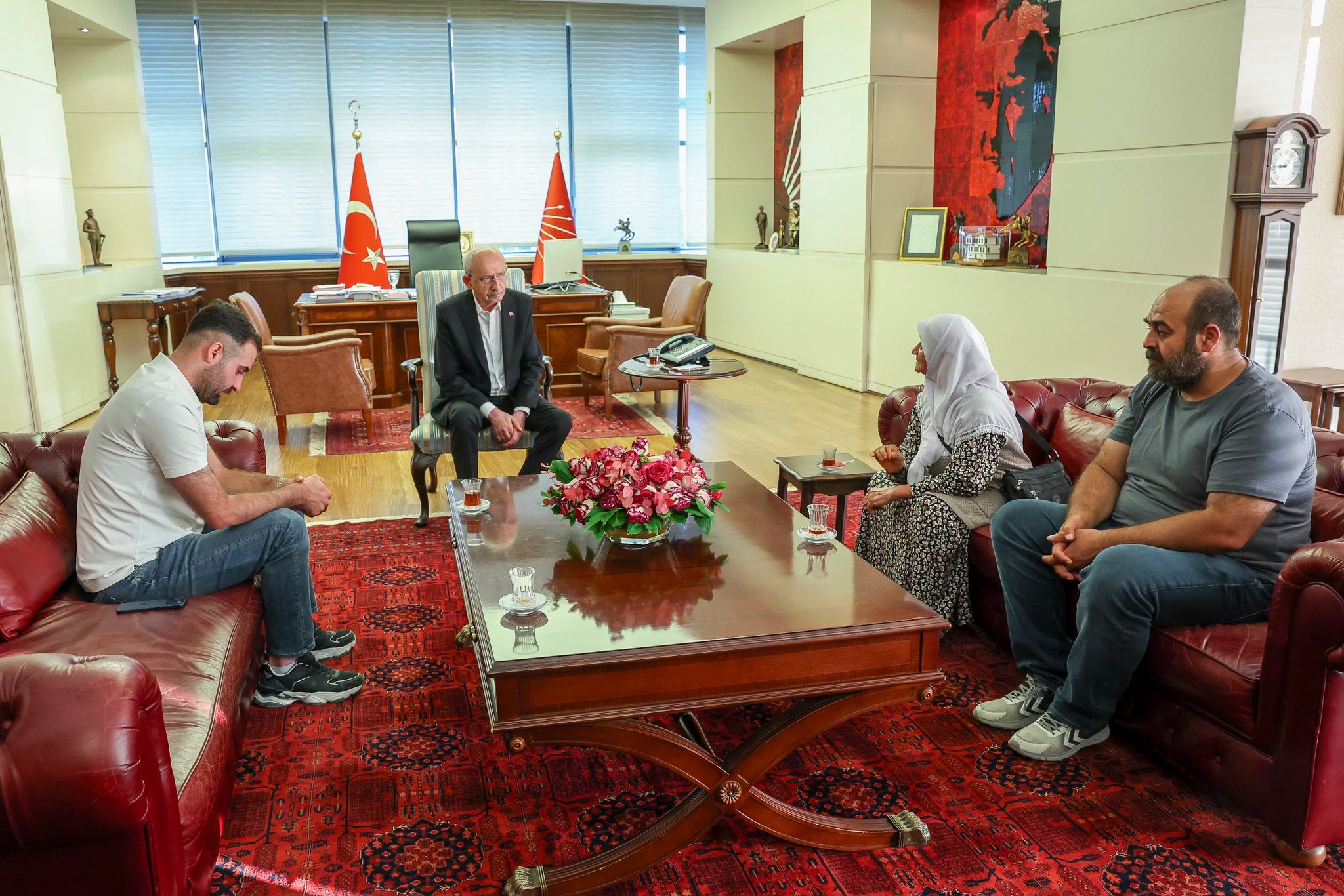 Kılıçdaroğlu, Narin Güran'ın ailesiyle görüştü