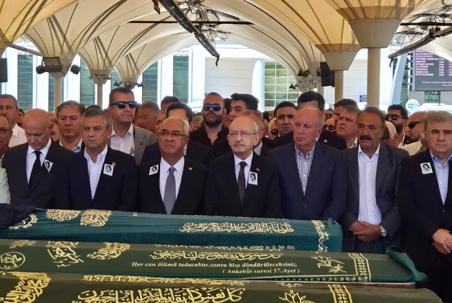 Olcay Baykal son yolculuğuna uğurlandı: Kılıçdaroğlu ve Özel yan yana saf tuttu