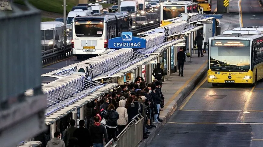 İstanbul'da toplu ulaşıma zam geldi: İşte yeni fiyatlar