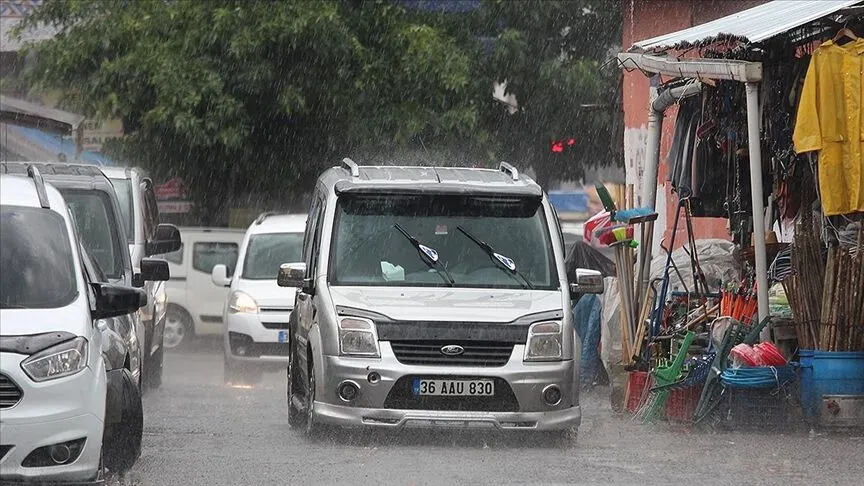 Kars’ta sağanak ve dolu hayatı felç etti