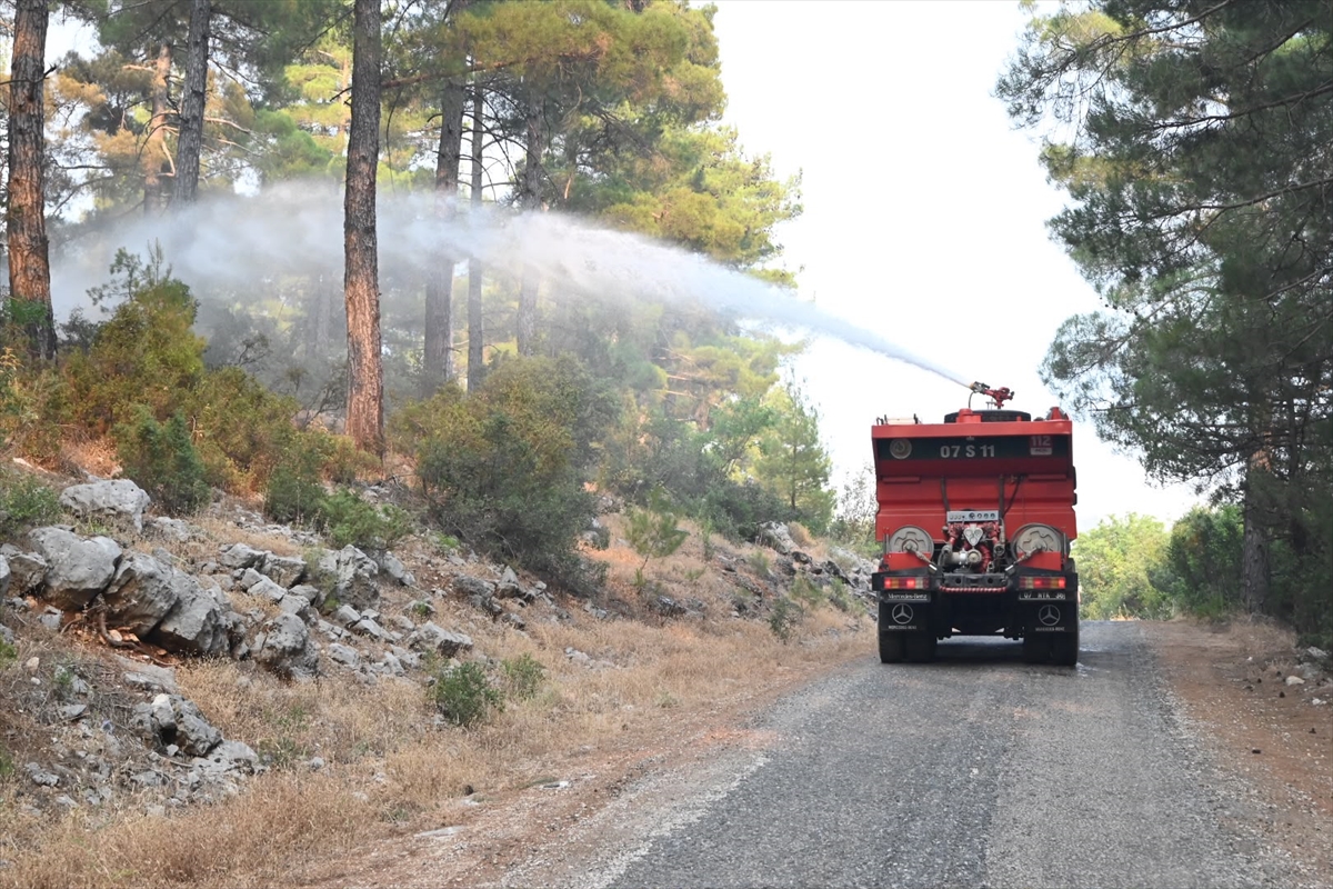 Antalya’da orman yangınına çok sayıda ekip sevk edildi
