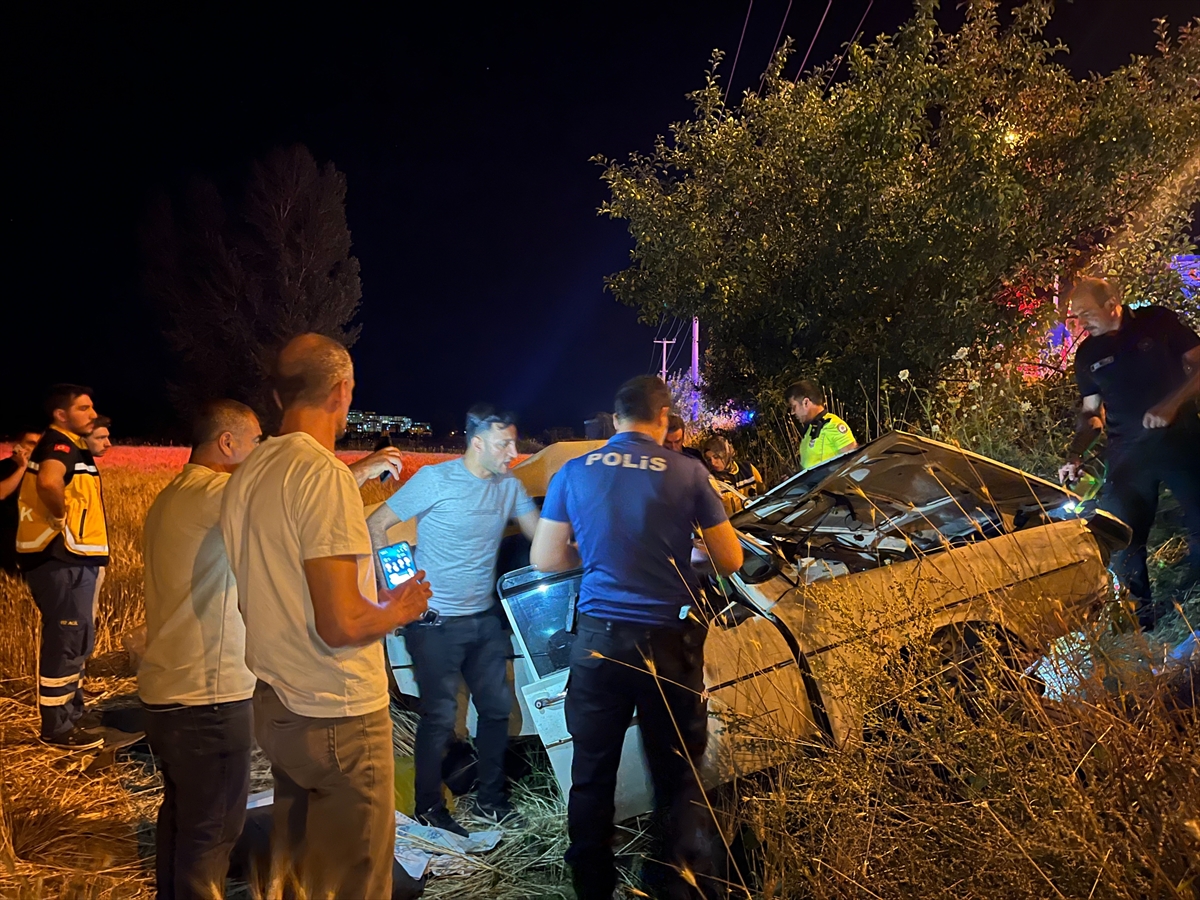 Maraş'ta elektrik direğine çarpan sürücü öldü