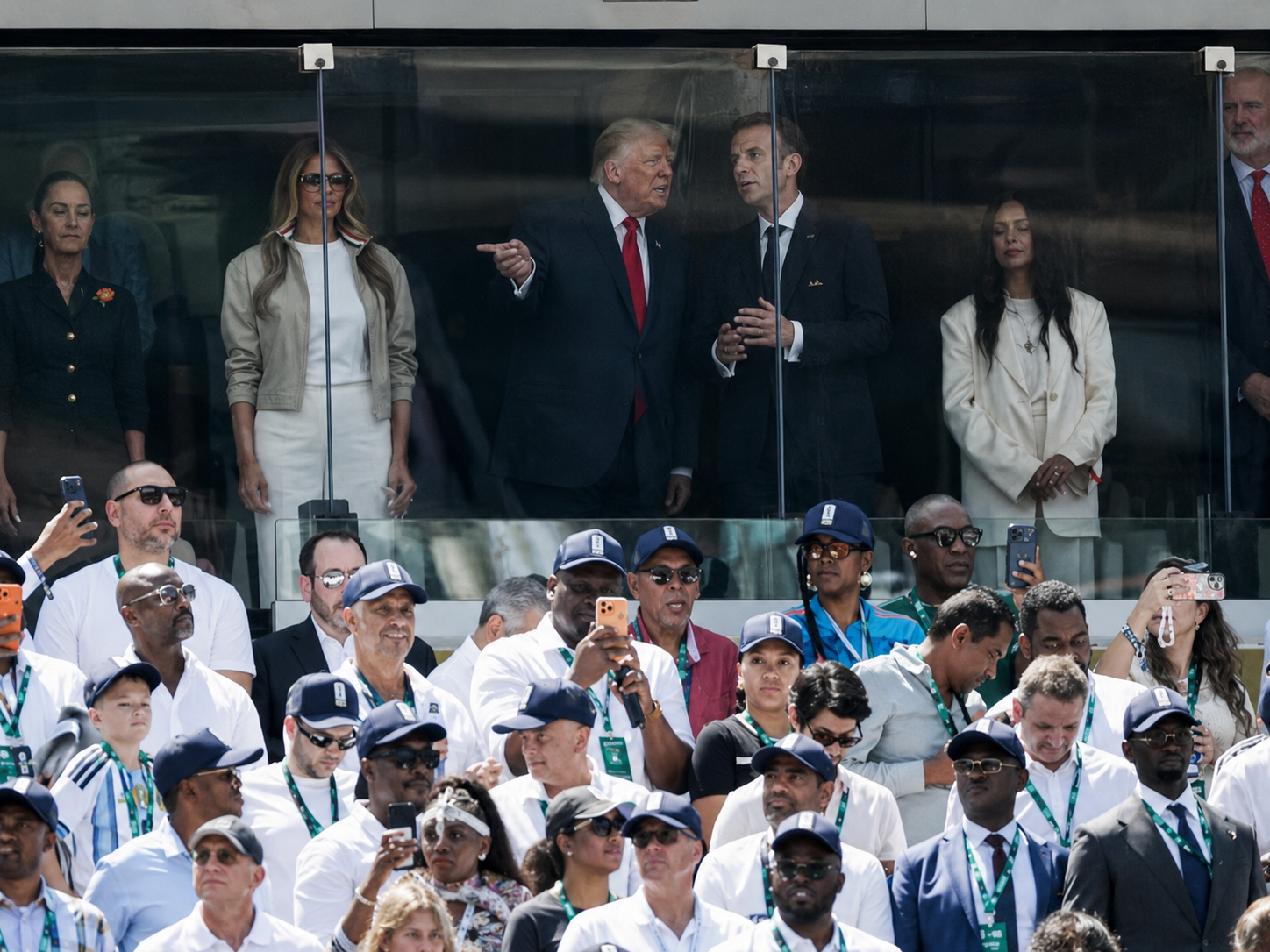 Dünya Kupası finalinde Trump için özel güvenlik: Maçı camla çevrili protokolden izledi
