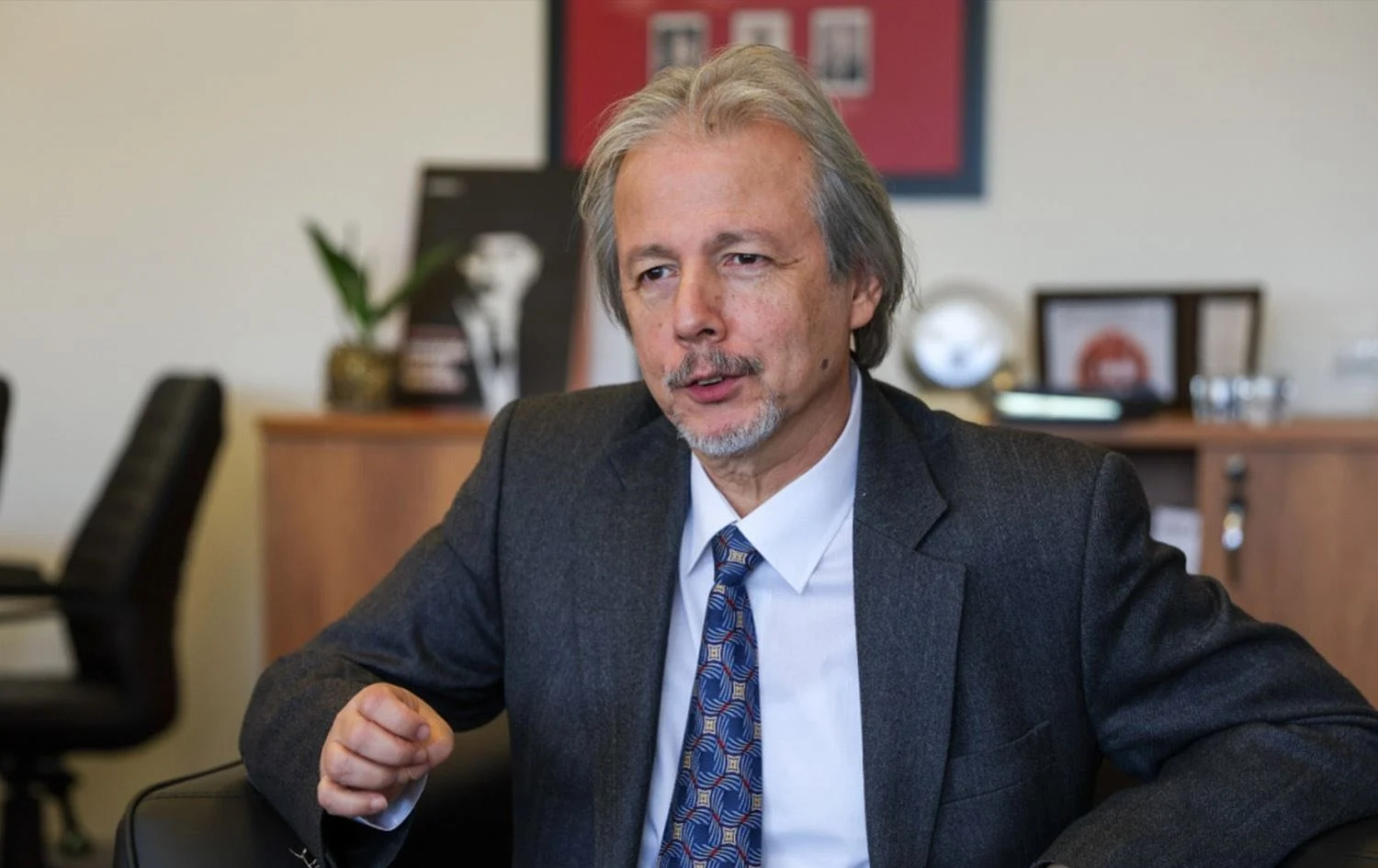 İlhan Uzgel’den iktidara sert eleştiri: “ABD ile siyasi pazarlık yapıldı”