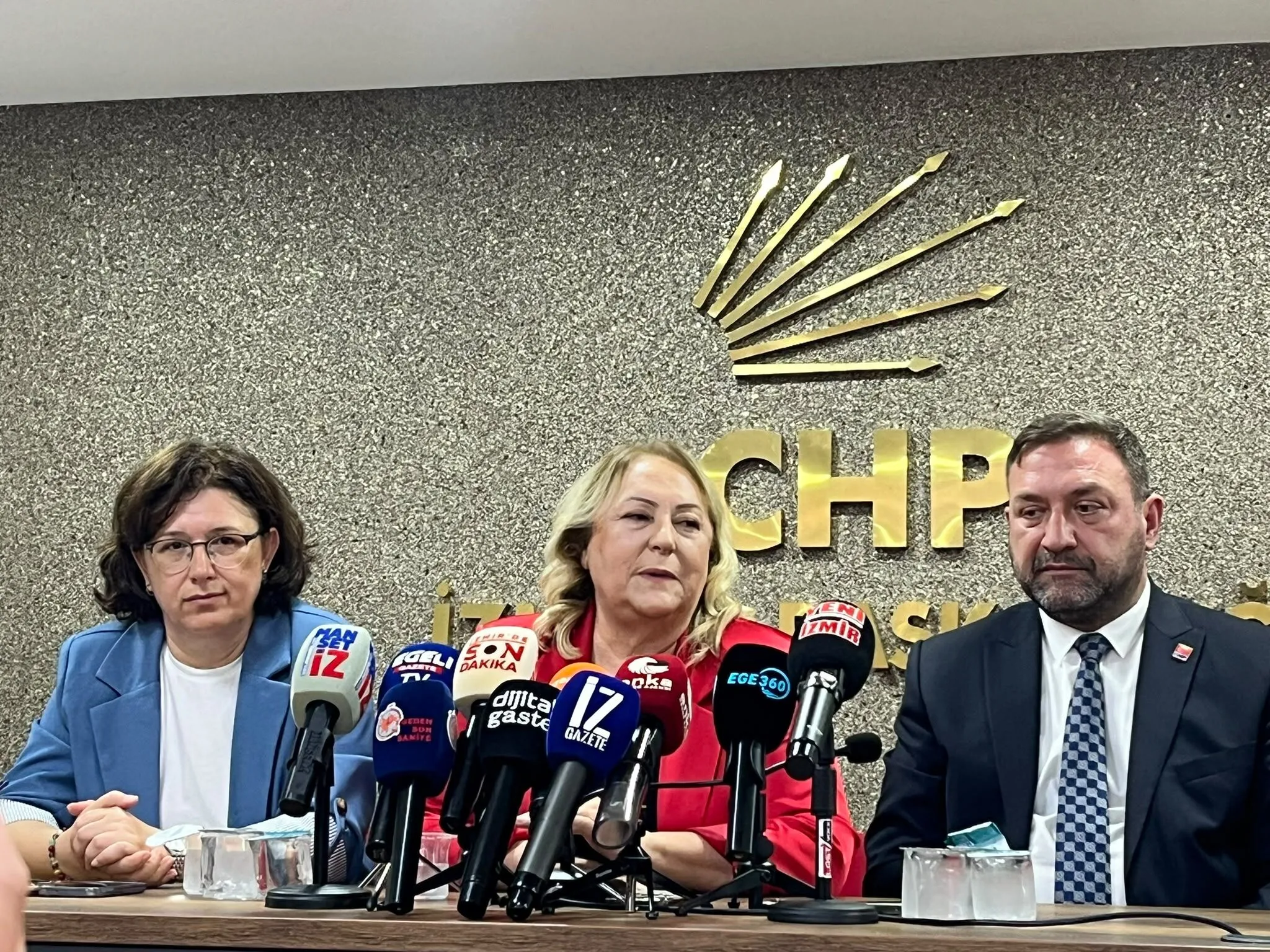 Ayten Gülsever’den Özgür Özel’e sert mesaj: CHP kimsenin kariyer basamağı değil