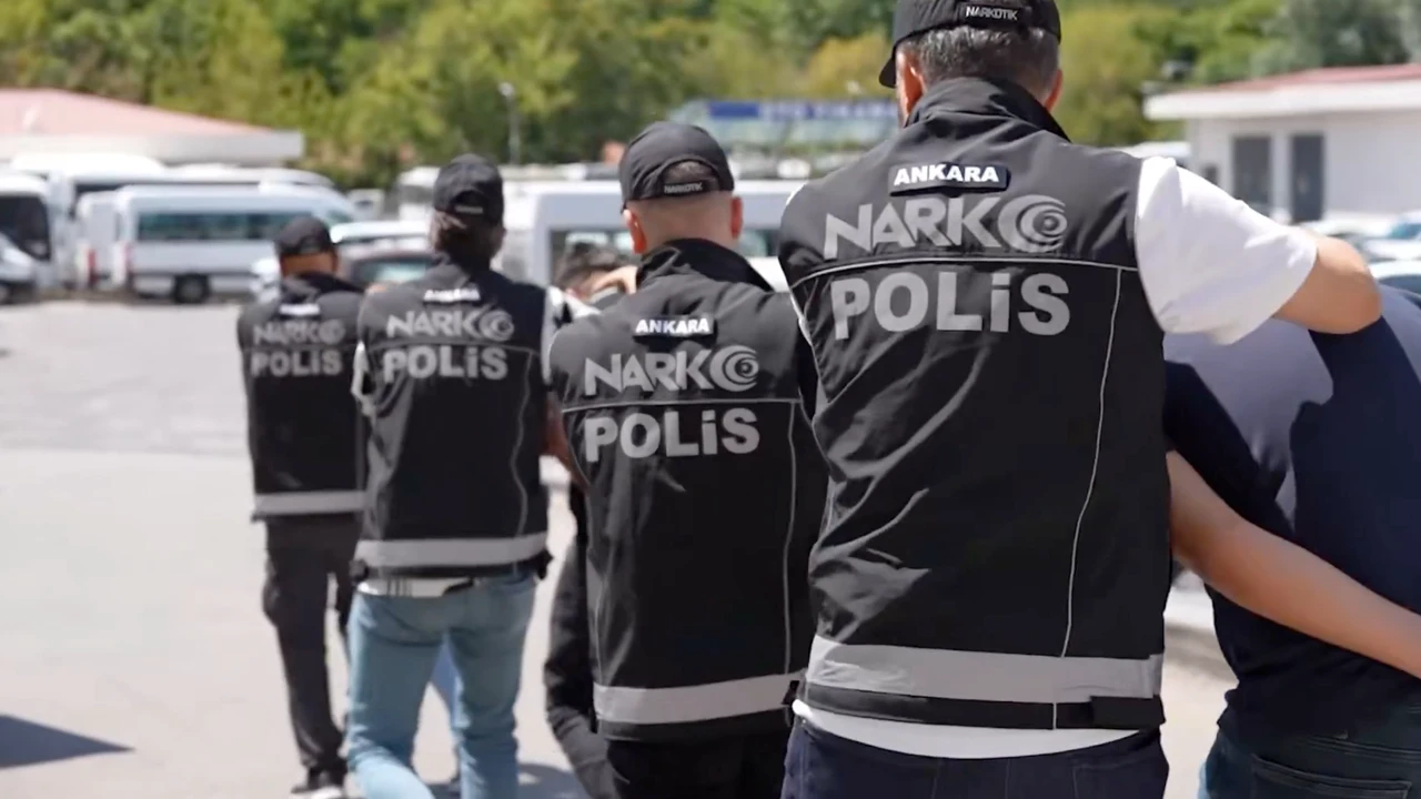 Çankaya’da uyuşturucu imalathanesine baskın: 4 gözaltı