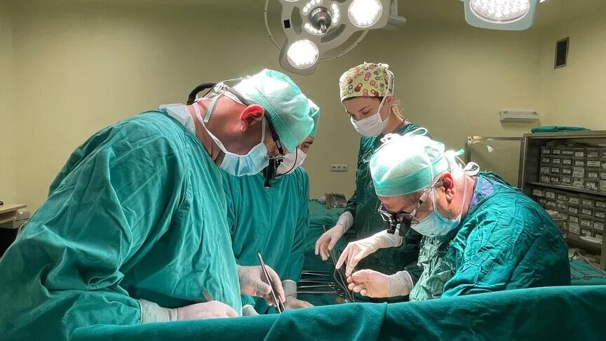 Hacettepe’de tarihi operasyon: Bebeğin omuriliği anne karnında tedavi edildi
