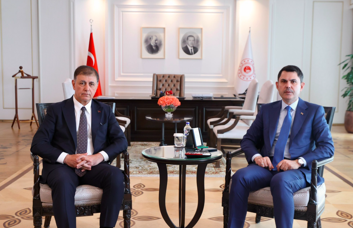 Bakan Kurum, Cemil Tugay ile bir araya geldi