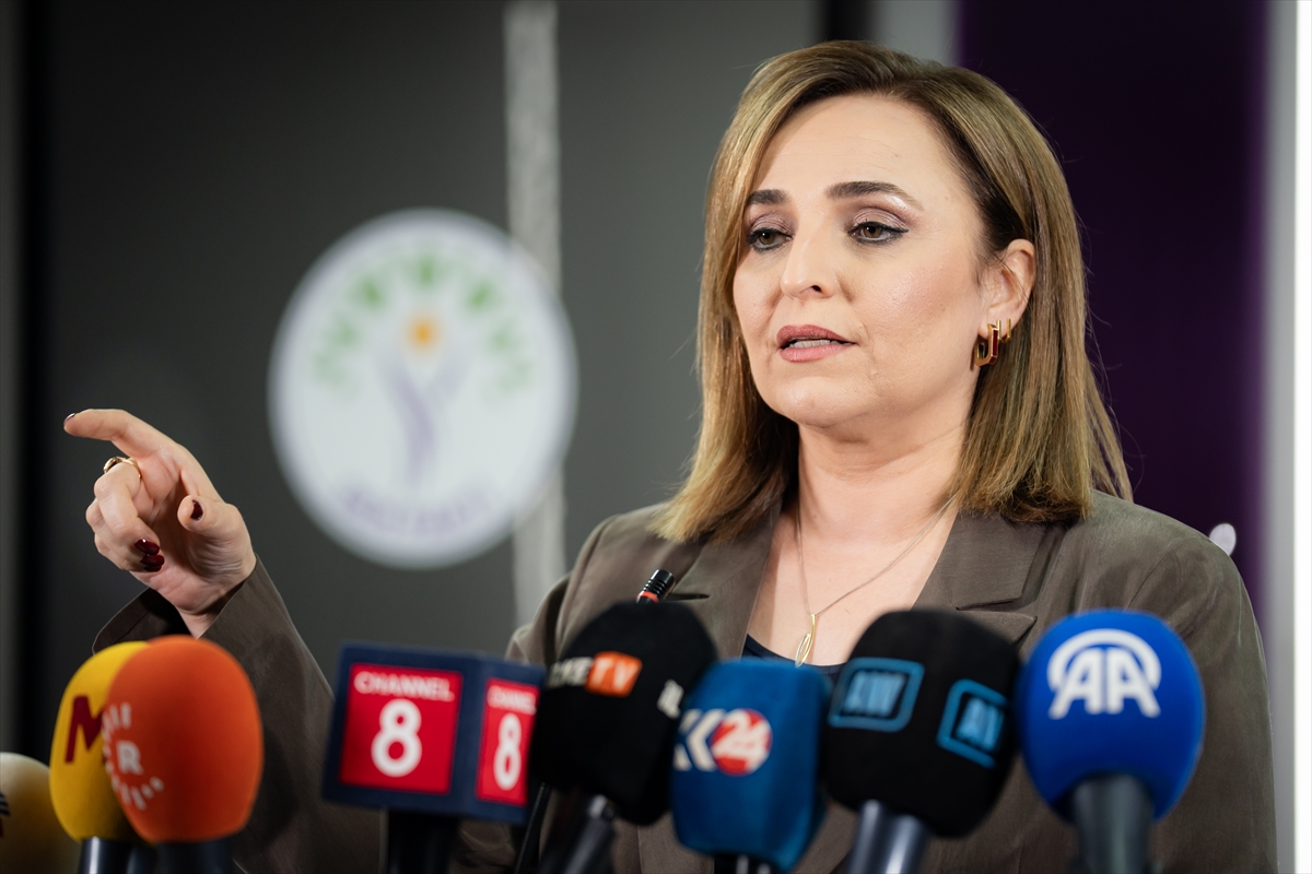 Çerçeve yasa için geri sayım başladı: DEM Parti liderler turuna çıkıyor