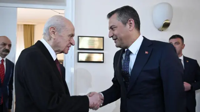 O görüşmenin perde arkası! Bahçeli Özel’e ne dedi?