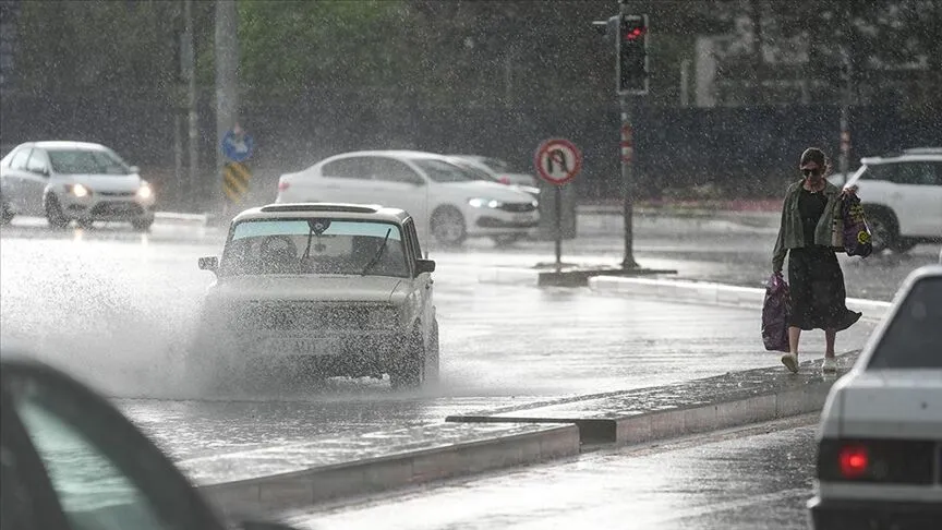 Ankara için sağanak ve fırtına uyarısı! Saat verildi