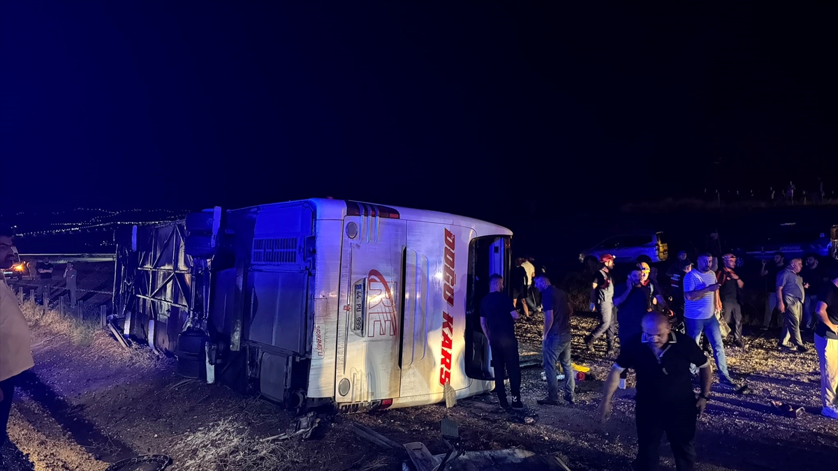 Kırıkkale'de can pazarı! Yolcu otobüsü devrildi