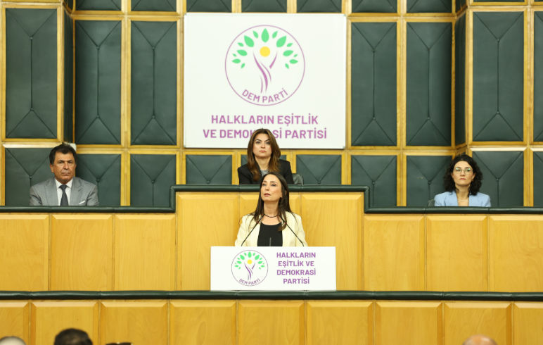 DEM Parti'den çerçeve yasa uyarısı: Yeni sürprizlerle süreç uzamamalı