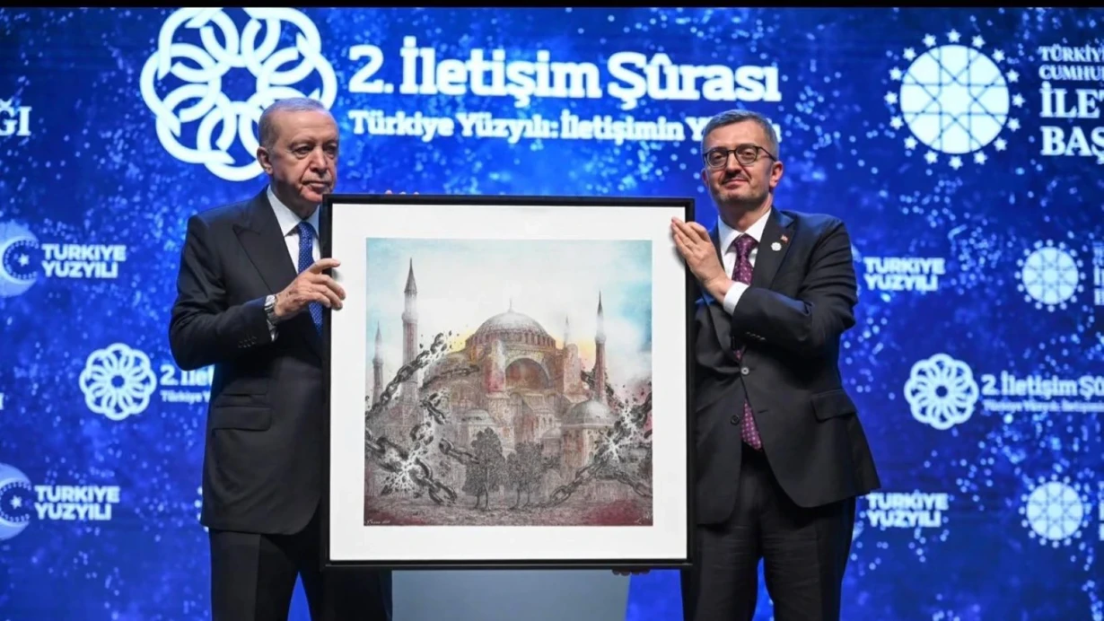 Burhanettin Duran'dan Cumhurbaşkanı Erdoğan'a Ayasofya tablosu hediyesi