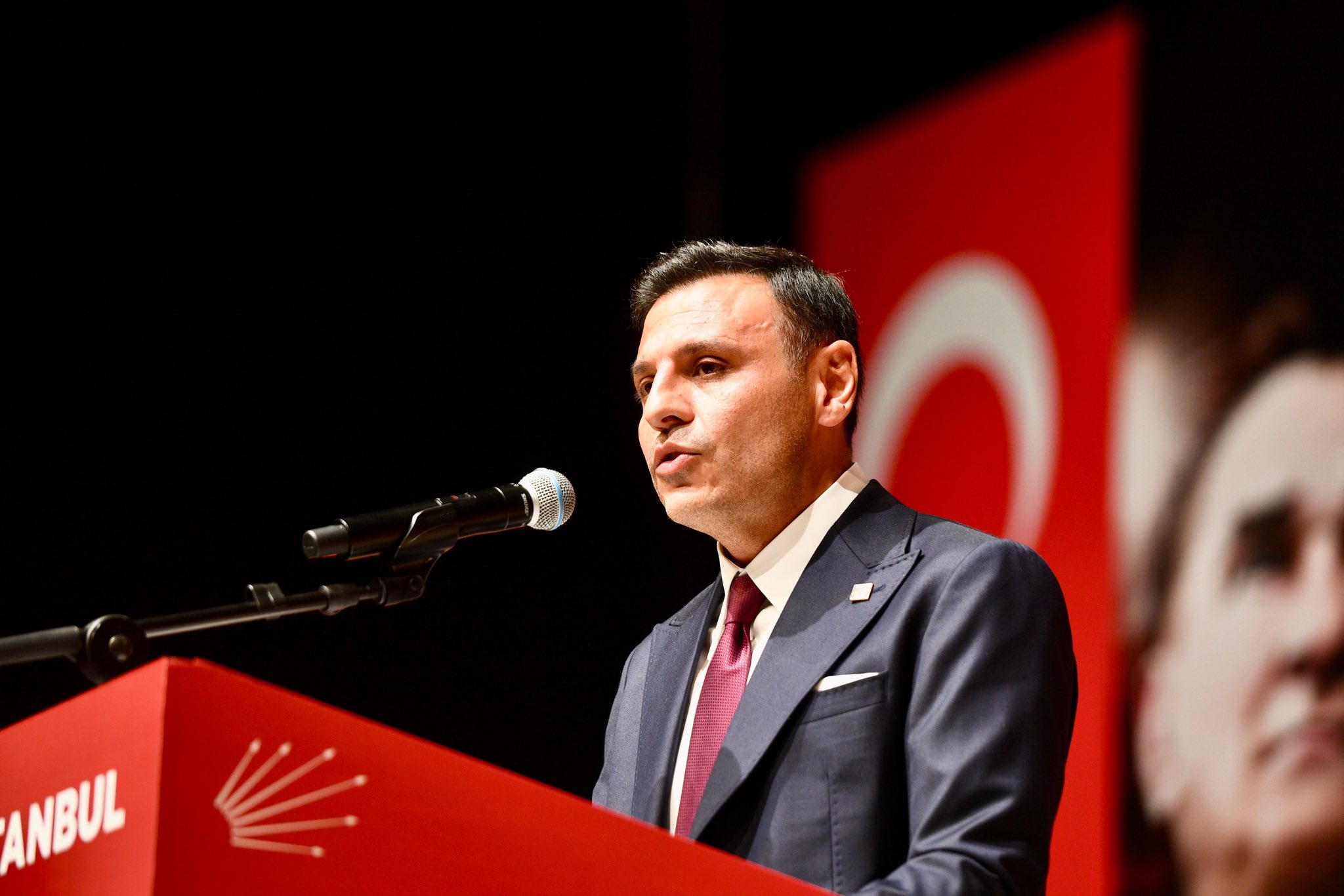 CHP İstanbul'da toplu istifa: Özgür Çelik dahil 39 yönetici ve 36 ilçe başkanı istifa etti