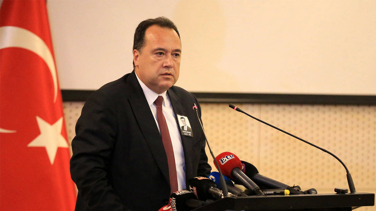 Rozetler takıldı! Besim Dutlulu ve 14 belediye başkanı Yeni Parti'ye geçti
