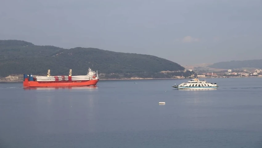 Çanakkale Boğazı’nda gemi trafiği yeniden başladı