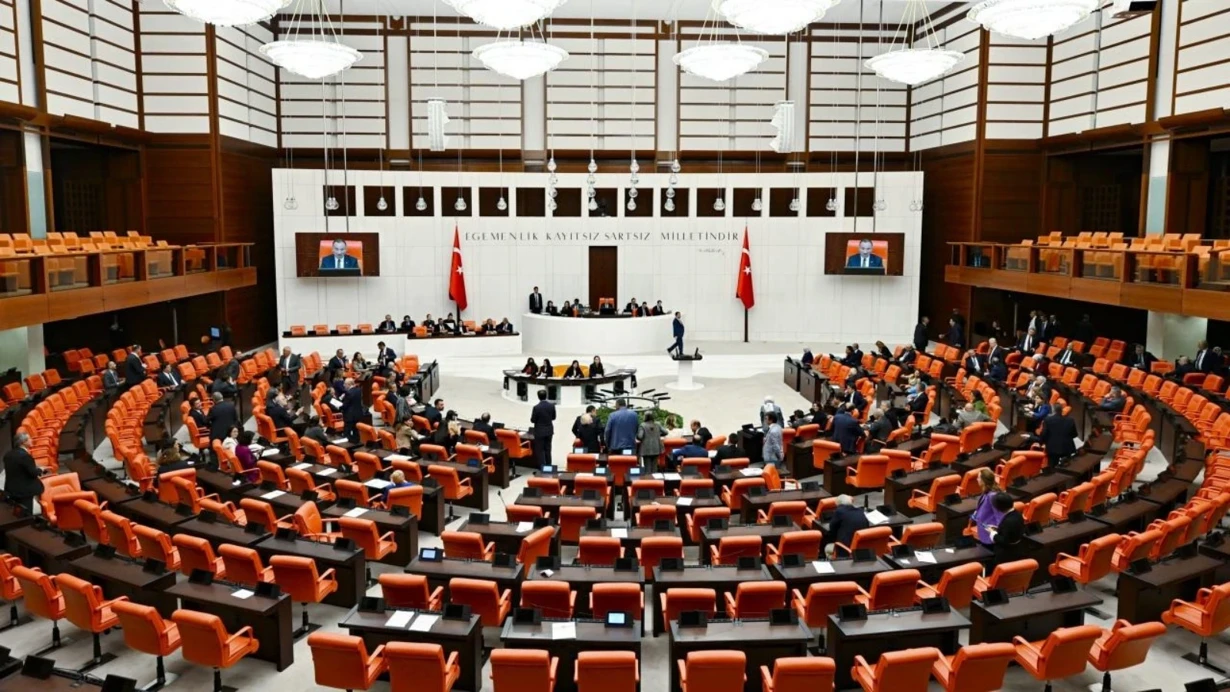 TBMM’de belediye operasyonları üzerinden yargı tartışması