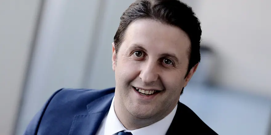 İlker Ayrık’tan üzen haber: Gösterileri ertelendi!