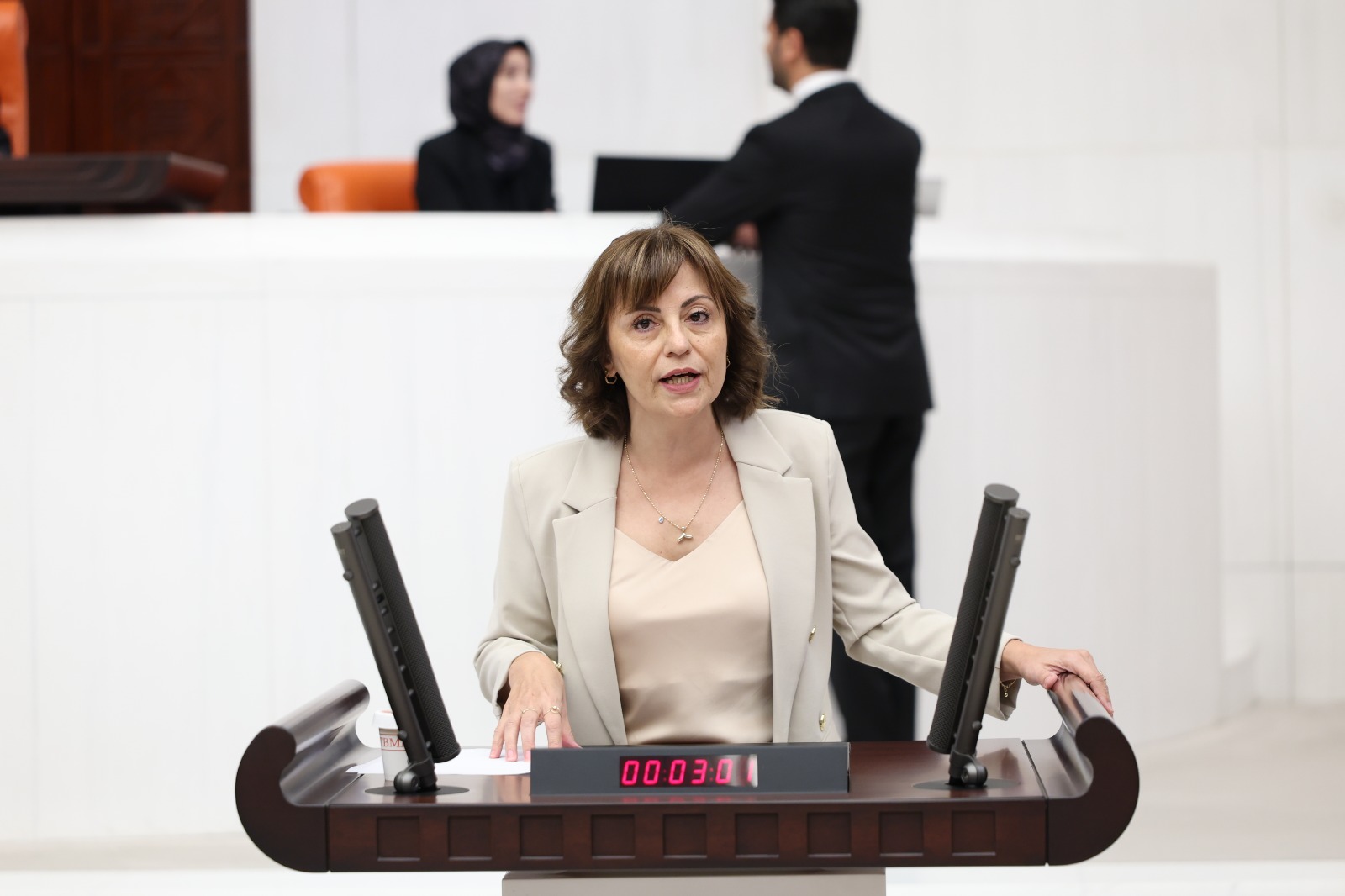 DEM Partili Konukçu okullara cuma mescidi talimatını Meclis’e taşıdı