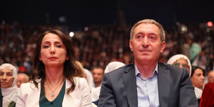 DEM Parti’de hareketli saatler! Masada tek başlık var
