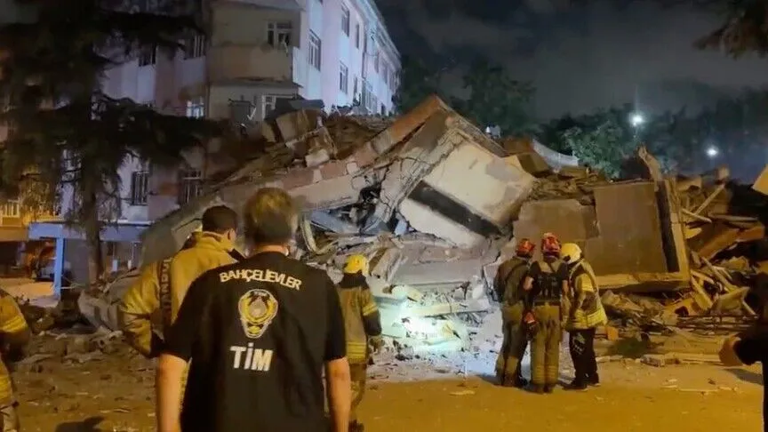 İstanbul Bahçelievler’de 4 katlı bina çöktü, ekipler sevk edildi