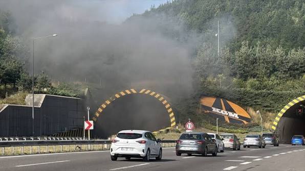 Bolu Dağı Tüneli'nde araç yangını: Ankara istikameti kapandı