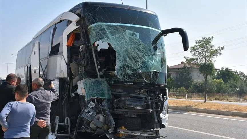 Afyonkarahisar'da feci kaza: Ölü ve yaralılar var