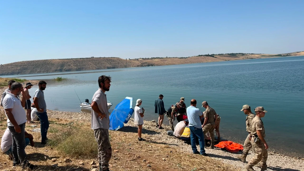 Serinlemek için nehre girdiler: İki kişiden acı haber