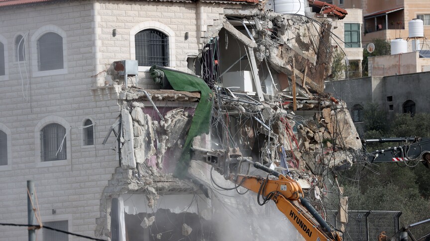 İsrail Batı Şeria’da Filistinlilere ait evi yıktı