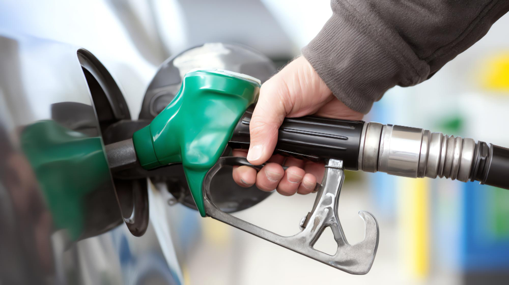 Benzine zam geldi: İşte yeni akaryakıt fiyatları