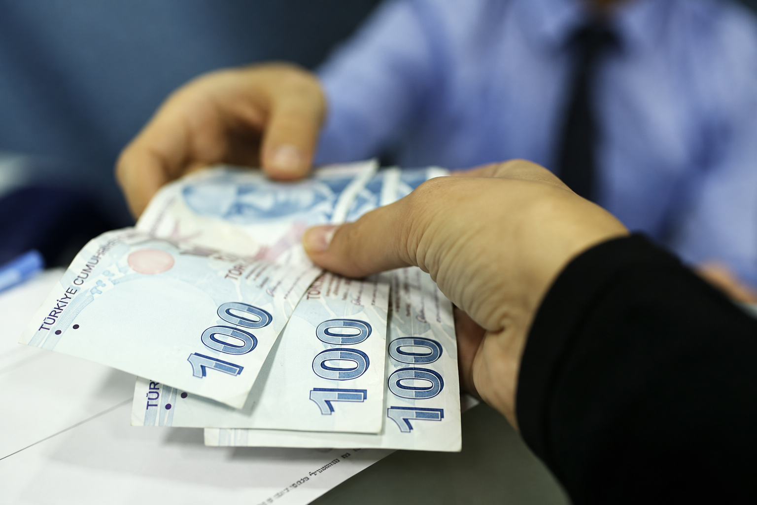 Ekonomide iki farklı görünüm: Biri düştü biri arttı