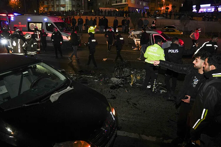 Makas terörü can aldı: Araçlar hurdaya döndü