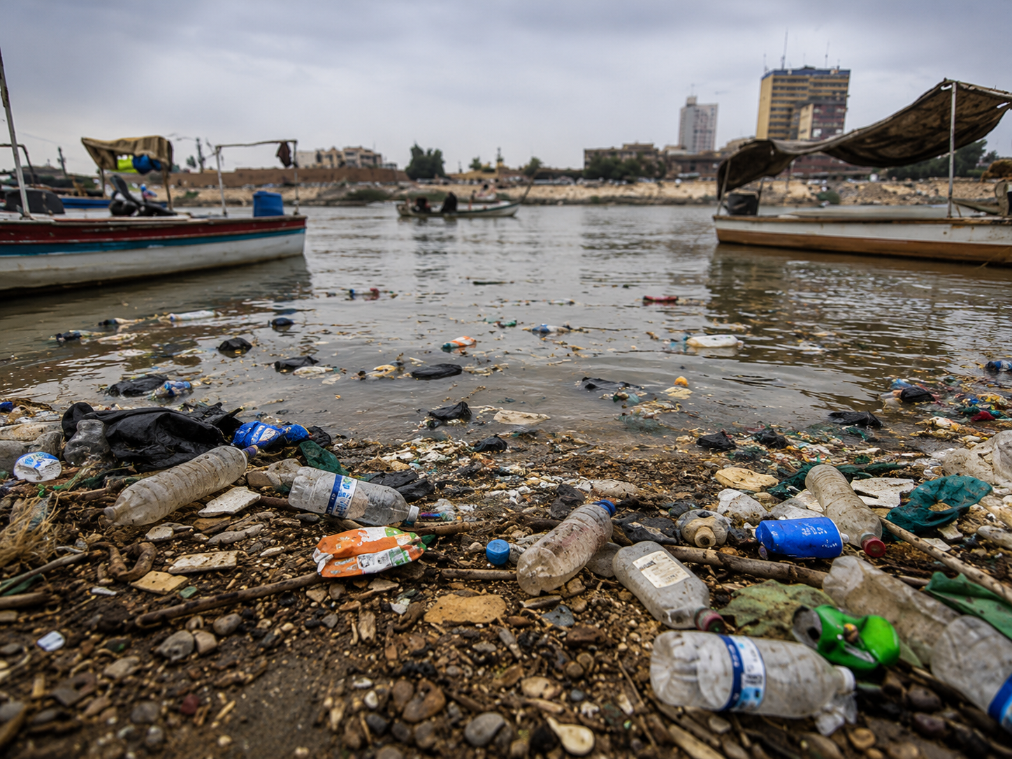 Uzmanlardan uyarı: Akdeniz'e nehirler plastik taşıyor