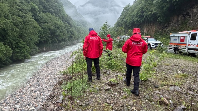 Giresun'da 3 kişi derede kayboldu: Arama çalışmaları başladı