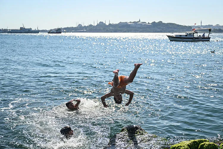 İstanbul sahillerinde tehlike: Denize girme yasağı getirildi