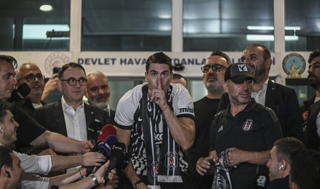 Beşiktaş transferde büyük adım attı: Vlahovic İstanbul'a geldi
