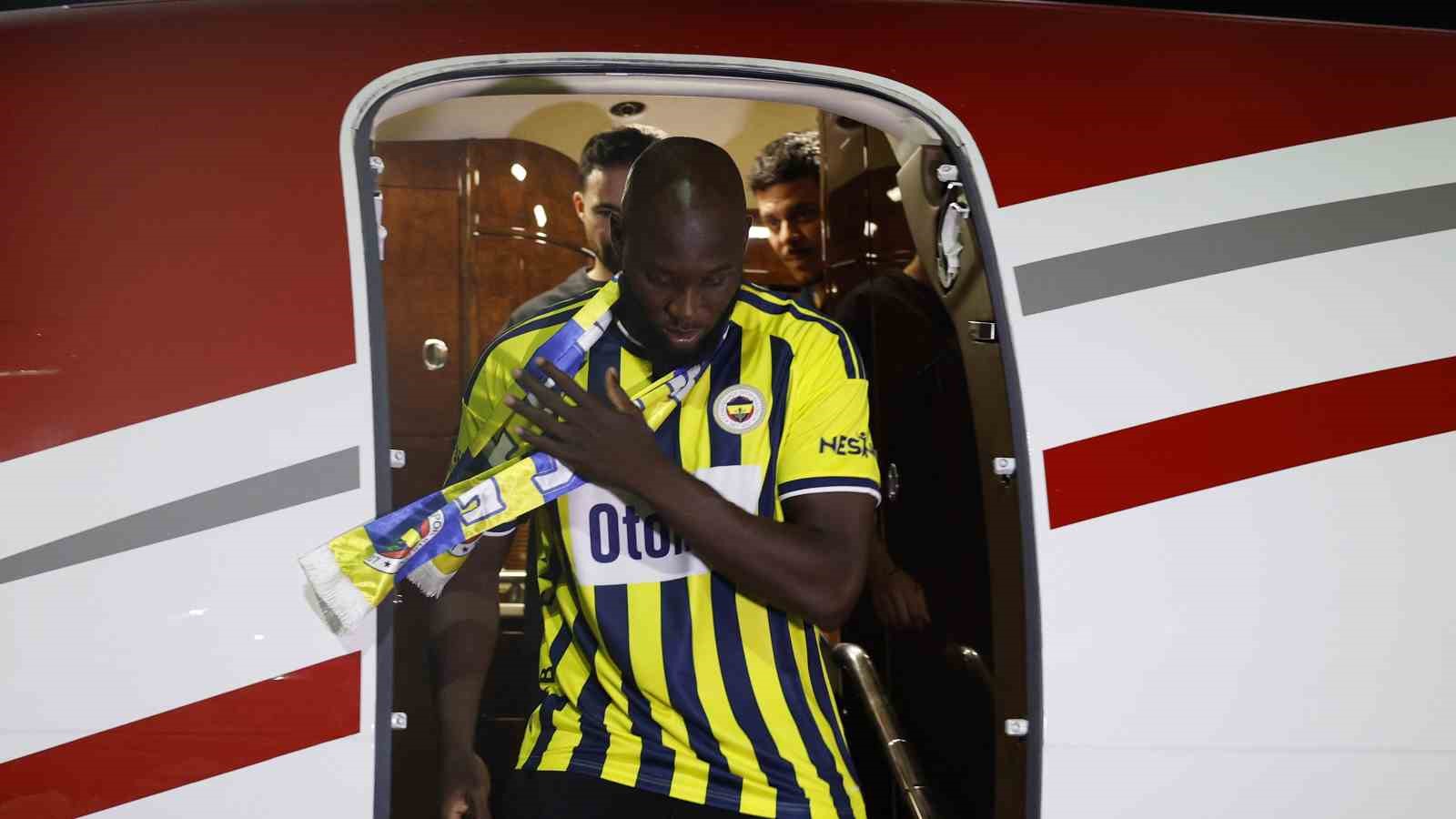 Yeni yıldız İstanbul'da: Fenerbahçe taraftarları coştu