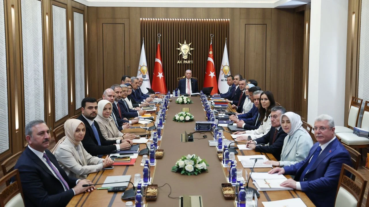 AK Parti MYK toplanıyor: Çerçeve Yasa sonrası yeni yol haritası gündemde