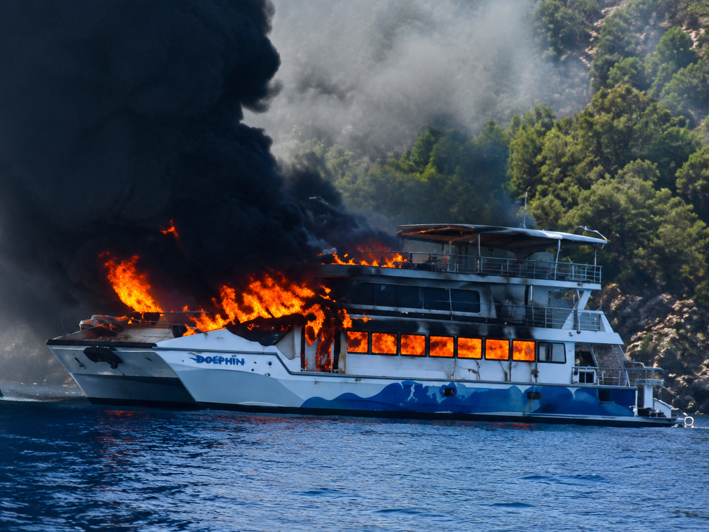 Fethiye'de koyda can pazarı: Tekne yandı, 115 yolcu suya atladı