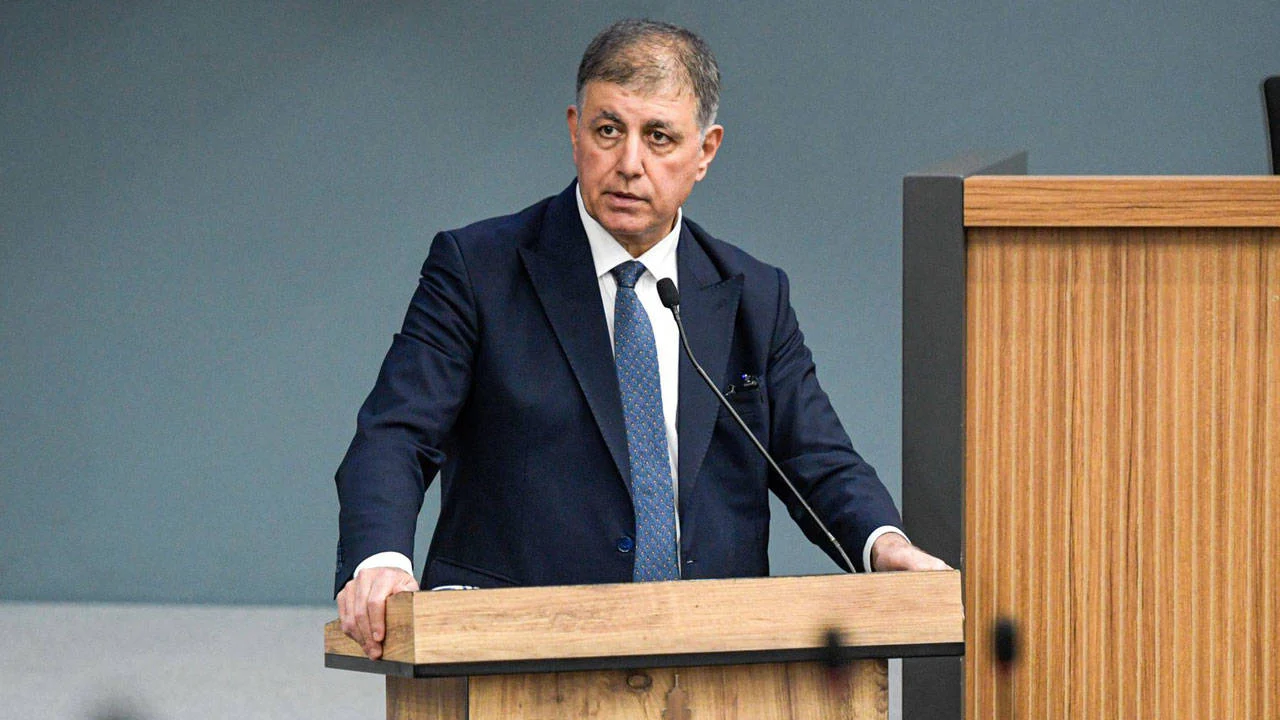 AK Parti'ye geçeceği iddia edilen Cemil Tugay sessizliğini bozdu