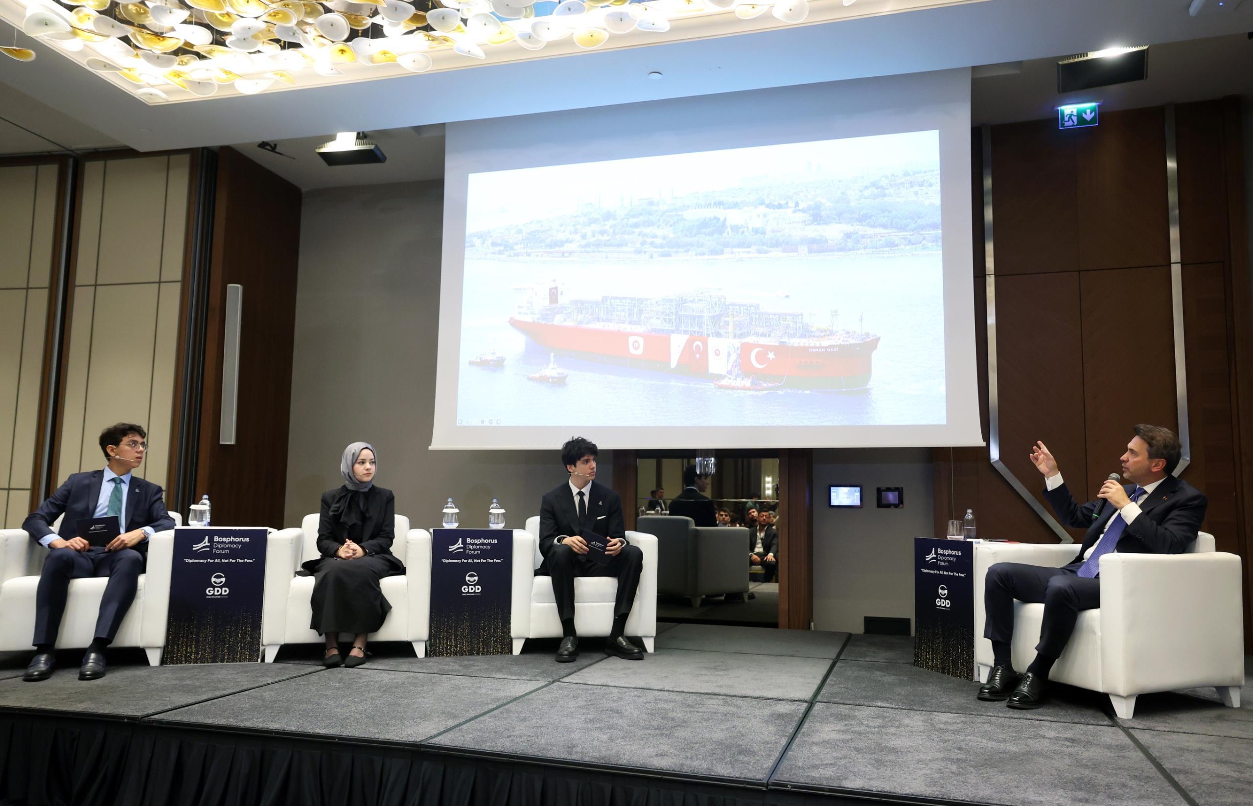 Bayraktar: Türkiye enerjide dışa bağımlılığı bitirecek