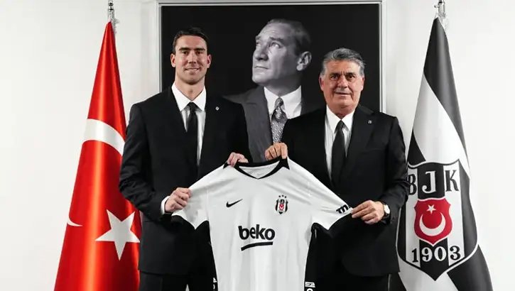 Dusan Vlahovic Beşiktaş'a katıldı: Gelecek 3 sezon için imza attı
