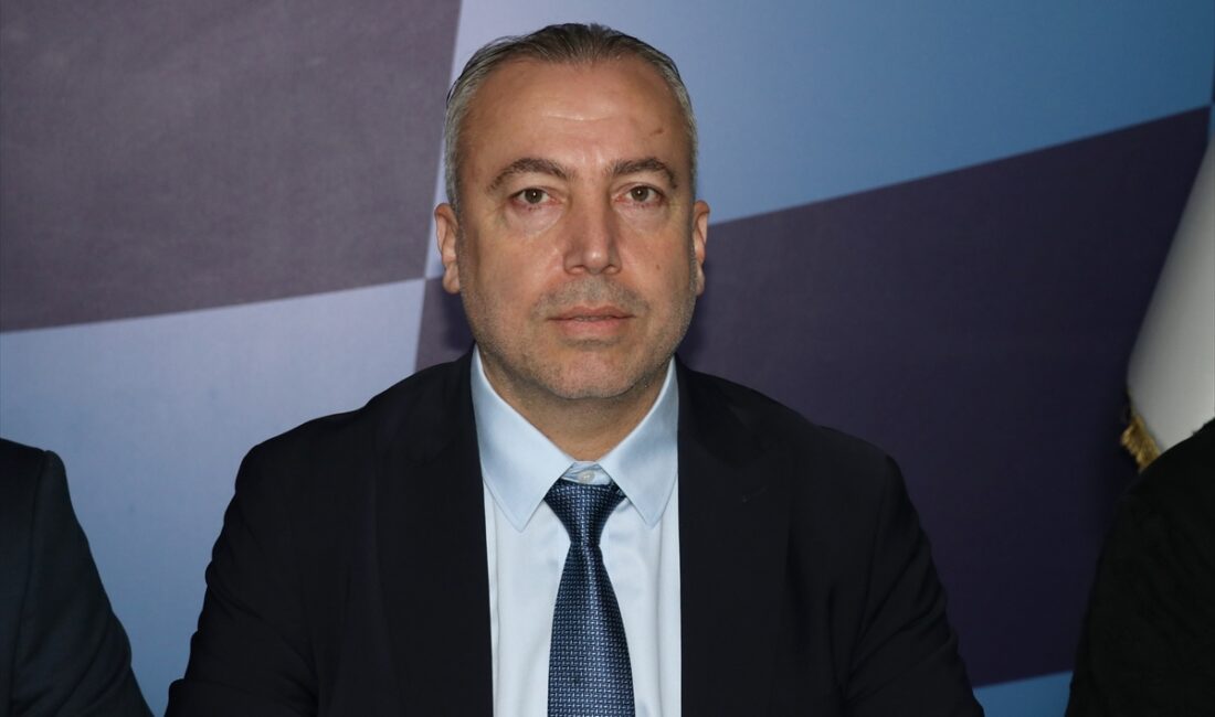 Zeybek: Adana Demirspor'a 10 personel çok mu?