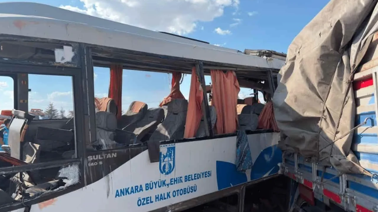 Ankara'da feci kaza: 2 kişi hayatını kaybetti, 25 yaralı