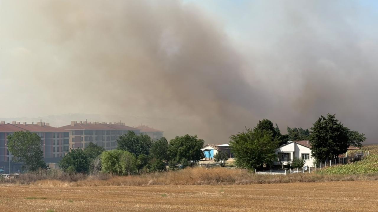 Silivri'de yangın paniği: Evler tahliye edildi