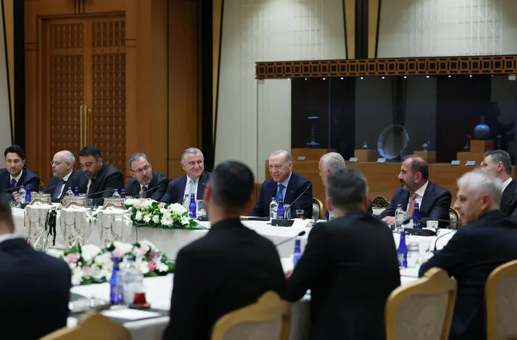 Erdoğan, Süper Lig'e çıkan takımlarla bir araya geldi